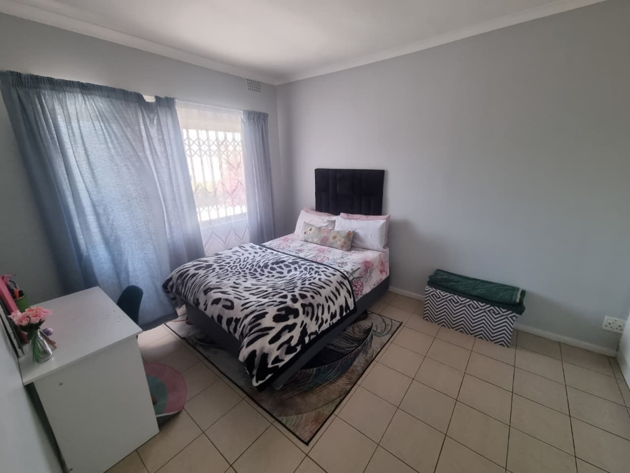 To Let 4 Bedroom Property for Rent in Claremont Western Cape